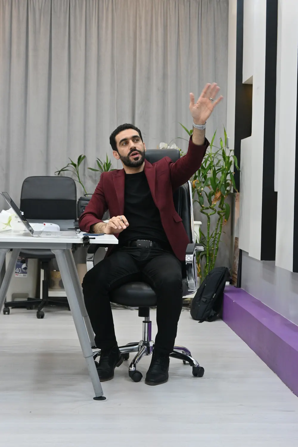نقاش مع المتدربين